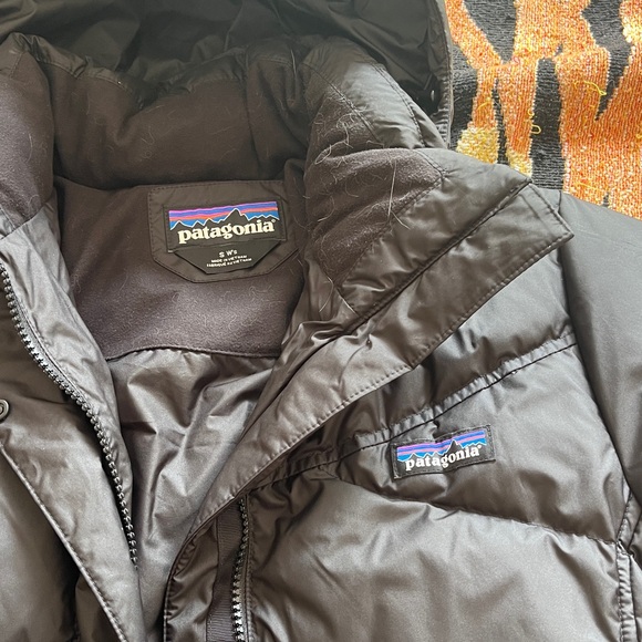 Patagonia Women's Black Puffer Coat - Picture 2 of 2